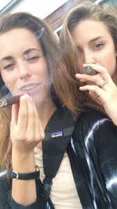 Isabelle Sutherland (@IsabelleLSuth)