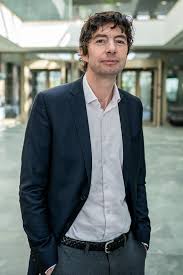 Was professor drosten auszeichnet und wozu der experte rät. Christian Drosten Der Beliebte Virologe Im Portrat Gala De