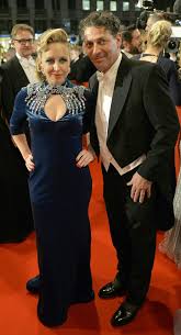 Ich lese gerade beim #opernball2019 wird gejodelt? Macpherson Wagt Tanzchen Mit Mortel Lugner