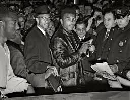 The history surrounding muhammad ali and malcolm x's complex bond. Blood Brothers The Fatal Friendship Between Muhammad Ali And Malcolm X The New York Times