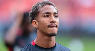 Arthur Augusto: «Conseguimos fazer história esta temporada no Bayer  Leverkusen»