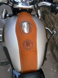 Royal enfield classic 350/500 all models and bullet (electra and standard) for more details. Saharaseats Royal Enfield Classic 350 500 And Bullet Standard And Electra Tank Cover Black Brown2 Amazon In Car Motorbike