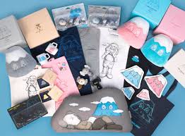 Kaws Holiday Scultupure Makes Its Way To Mount Fuji With Merchandise Collection Moshi Moshi Nippon Ããããã«ã£ã½ã
