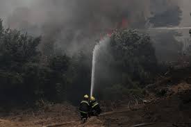 Καλύτερη εικόνα παρουσίαζε, λίγο μετά τις 9:30 το πρωί, η μεγάλη πυρκαγιά που καίει από τα ξημερώματα στο μαρμάρι καρύστου, . Eyboia Fwtia Sto 8ymi Karystoy Pneoyn Isxyroi Anemoi Eidhseis Nea To Bhma Online
