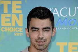 Joe Jonas Suka Pakai Pakaian Kotor
