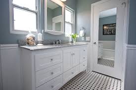 This unusual design really gives this space a bold, graphic look that's modern and trendy. Traditional Black And White Tile Bathroom Remodel Traditional Bathroom Los Angeles By One Week Bath Inc Houzz Ie
