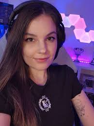 Artemis (@ArtemisAFK)