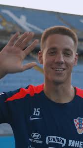 Kapetanu Luki Modriću obratilo se, pogađate, 40 čestitara: uz aktualne  Vatrene, kroz dan vas čekaju i druga poznata lica iz života reprezentacije,  kao i neka dodatna iznenađenja! 🎊🎈 #Lukinih40, ...