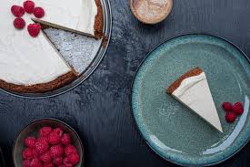 In a medium bowl, combine the graham cracker crumbs, melted butter, sugar, and salt. Himmlisch Cremiger New York Cheesecake Foodgasm