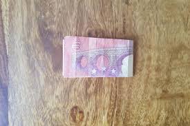 Anleitung herz aus geld falten ein tolles geldgeschenk. Geldscheine Zum Herz Falten Einfache Anleitung Brigitte De
