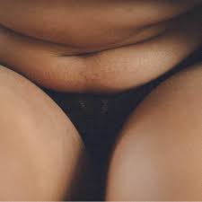 Behaarte Frauen: Diese Künstlerin zeigt, wie normale Körper aussehen |  BRIGITTE.de