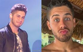 Zé Felipe dá fim em boatos de sexualidade após flagra sem roupa