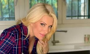 Μαζεύει χρήμα από παντού η μενεγάκη: Elenh Menegakh Ti Einai Ayto Poy Oydeis Parathrhse Sth Nea Ths Fwto Mageytiko Gossip Tv Gr