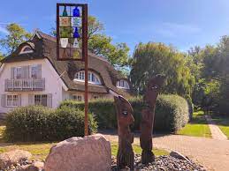 You can also take advantage of some of the amenities offered by the guest house, including a coffee shop, a convenience store, and outdoor furniture. Ferienwohnung 1 Im Og Mit Balkon Im Landhaus Seerose Middelhagen Frau Birthe Reich Zies