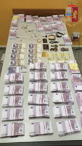 Non verrà invece rinnovata la banconota da 500 euro. Pagano Ben 650mila Euro Di Gioielli Con Banconote Fac Simile Arrestati Prima Bergamo