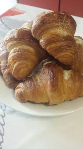 Come ogni sabato, ho preparato il pane con il lievito madre rigenerato, però avevo veramente tanto lievito e così mi. Croissant Sfogliati Con Lievito Madre Di Beppe Allegretta Qui Il Link Che Porta Alla Ricetta Originale Di Un Condominio In Ricette Idee Alimentari Croissant