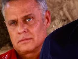 Mi cara cuando salía el nadaqueveriento de Erik que solo era relleno  inservible de la novela🙄