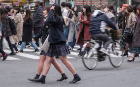 女子 高校生 スカート 丈