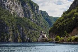 Din beton si fier forjat, reparam si reconditionam garduri din. Despre Dubova Romania Prezentare Imagini Informatii Turistice Si Detalii Despre Statiunea Dubova