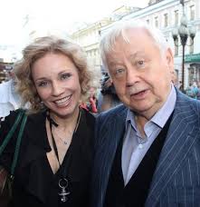 Зудина едва не разрыдалась после вопросов о табакове. Marina Zudina Ne Ispytyvayu Vinu Za To Chto Tabakov Ushel Iz Semi Starhit Ru