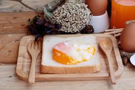 Telur bebek dan telur ayam memiliki ukuran yang lebih besar ketimbang telur puyuh. Bakteri Salmonella Ada Di Dalam Telur Setengah Matang Alodokter
