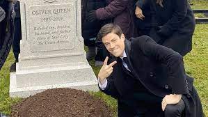 Grant Gustin Next To Oliver Queen S Grave Know Your Meme