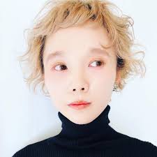 浦さやか on instagram 今日は ササキ mix1218 が ファッションショーの前にセットしに来てくれました ピンパーマでパーマ風に巻いてます ハイトーンの柔らかい感じが際立って可愛い ドアップなのに可愛い otope オトペ パーマ