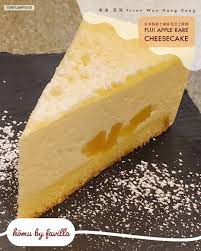 冬天再係荃灣食日式cafe好西甜品篇 日本製富士蘋果生芝士蛋糕 48 fuji apple rare cheesecake hkd48 生芝士蛋糕以忌廉芝士和牛奶作主要材料 製作過程不經任何烤焗步驟 透過加入明膠 檸檬汁以酸性令其凝固 這款蛋 food fuji apple cheesecake