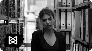 Bárbara sofia holanda bandeira (born 23 june 2001, in azeitão) is a portuguese pop singer. Barbara Bandeira E Se Eu Music Video Song Lyrics And Karaoke