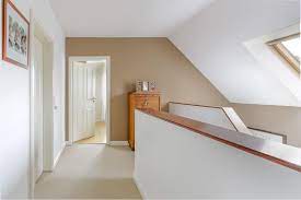 Treppe renovieren » kosten, preise, sparmöglichkeiten und mehr. Treppengelander Gemauert Mit Handlauf Aus Holz Architektur Detail Haus Eco Giebelhaus Hamburg Hausbaudirekt De Haus Schmales Grundstuck Giebelhaus Baustil