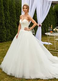 Willkommen auf dem internetauftritt der dhbw heilbronn! Wunderschones Schlichtes Brautkleid Mit Weitem Rock Braut Brautmode Brautkleid Schlicht