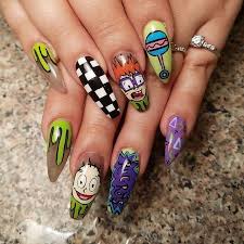 En el universo femenino, el rostro y el cuerpo siempre recibieron una dedicación muy especial en las mujeres, incluso en muchos hombres de hoy en día. Preciosos Modelos De Unas Caricatura Nails Glitter Beauty Manicure Manicura Girl Moda Preciosos Modelos D Disney Acrylic Nails Swag Nails 90s Nails