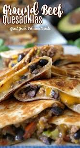 Ground Beef Quesadillas Are An Easy Delicious Cheesy Quesadilla Recipe Full Of Ground Beef Black Beans An In 2020 Ground Beef Quesadillas Beef Quesadillas Delicious