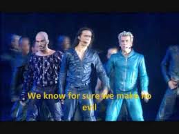 Vérone vit jadis deux familles rivales. roméo et juliette: Musical Romeo Et Juliette La Haine Et L Amour Song Les Rois Du Monde Kings Of The World This W Romeo Et Juliette Chanson Francophone Les Rois Du Monde