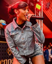 Nadia Nakai performing live