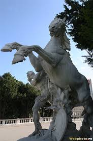 Maria terezia a austriei (la naștere: Muzeele Vieneze Din PiaÅ£a Maria Tereza Webphoto Ro