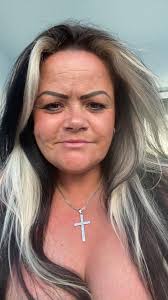 ❄️ Frosted perfection! This high-contrast blonde with icy white panels and  soft shadow roots is a bold, modern twist