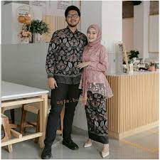 Baju couple kondangan sangat tepat untuk kamu dan pasangan gunakan. Outfit Kondangan Baju Couple Kondangan Kekinian Couple Cornelli Batik Couple Baju Couple Couple Kondangan Batik Kebaya Modern Batik Kekinian Shopee Indonesia Bahkan Dengan Yang Semakin Bertambah Banyaknya Perempuan Yang Menggunakan