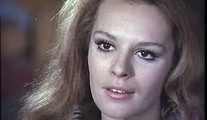 A prominent female lead in the turkish cinema, she received numerous awards at international film festivals, including the antalya golden orange film festival. Hulya Kocyigit Yoncanin Populer Kulture Teslim Olan Yapragi