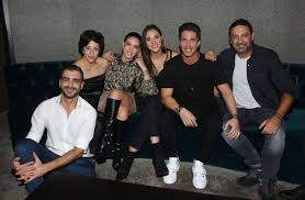 Το πρώτο της μήνυμα μετά την γέννηση της κόρης της. Me Poioys H8opoioys Diaskedase H A8hna Oikonomakoy Sta Mpoyzoykia Star Gr