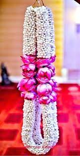 Unique Varmala Designs For The Upcoming Wedding Season Designs Season Unique Upcoming V In 2020 Indian Wedding Garland Garland Wedding Indian Wedding Decorations