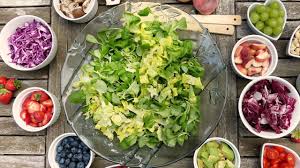 Der endiviensalat im angebot auf dem carlsplatz. Endiviensalat Dressing 2 Leckere Salatsossen Fur Den Bitteren Salat Utopia De