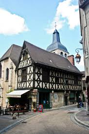 Http Upload Wikimedia Org Wikipedia Commons E Ee Montlucon 12ap C3 B4tres Jpg Colombage Auvergne Paysage Auvergne