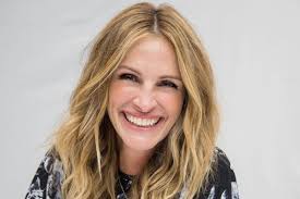Natural, but so careless! 😮 Julia Roberts was recently caught by paparazzi  without makeup or styled hair, and some of her fans could hardly recognize  her 💁‍♀️ ❤️ ❤️ Check the comments