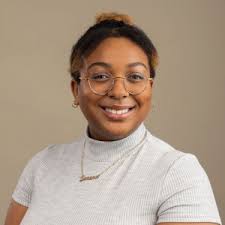 Serena Austin's Instagram, Twitter & Facebook