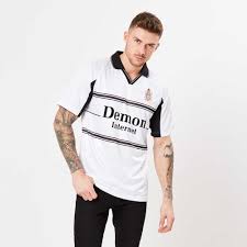 We are not only providing you with the kits you need but we are laying down a full package for you. Fulham 2001 Shirt Fulham Retro Jersey 3 Retro