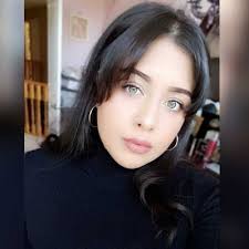 Amanda Coluccio (@missacoluccio)