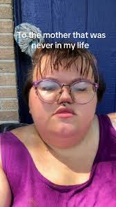 Leslie Bosch's Instagram, Twitter & Facebook