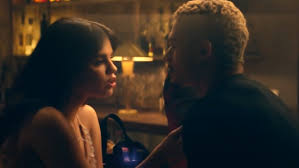 Between acting, making music, launching a beauty line, and producing onscreen. Selena Gomez Endures Endless Bad Dates In Twisty Boyfriend Video Qnewshub