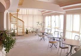 Hotelul este situat la 200 de metri de plaja, 1 km de gara si aproximativ 1 km de baile de namol ale lacului techirghiol. Philoxenia Eforie Nord Romania Alfitravel Ro